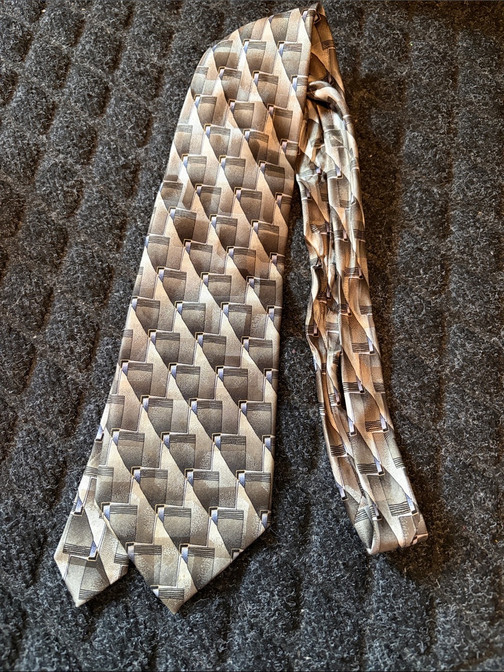 Facets Classic Men's Geometric Silk Tie in Silver and Taupe